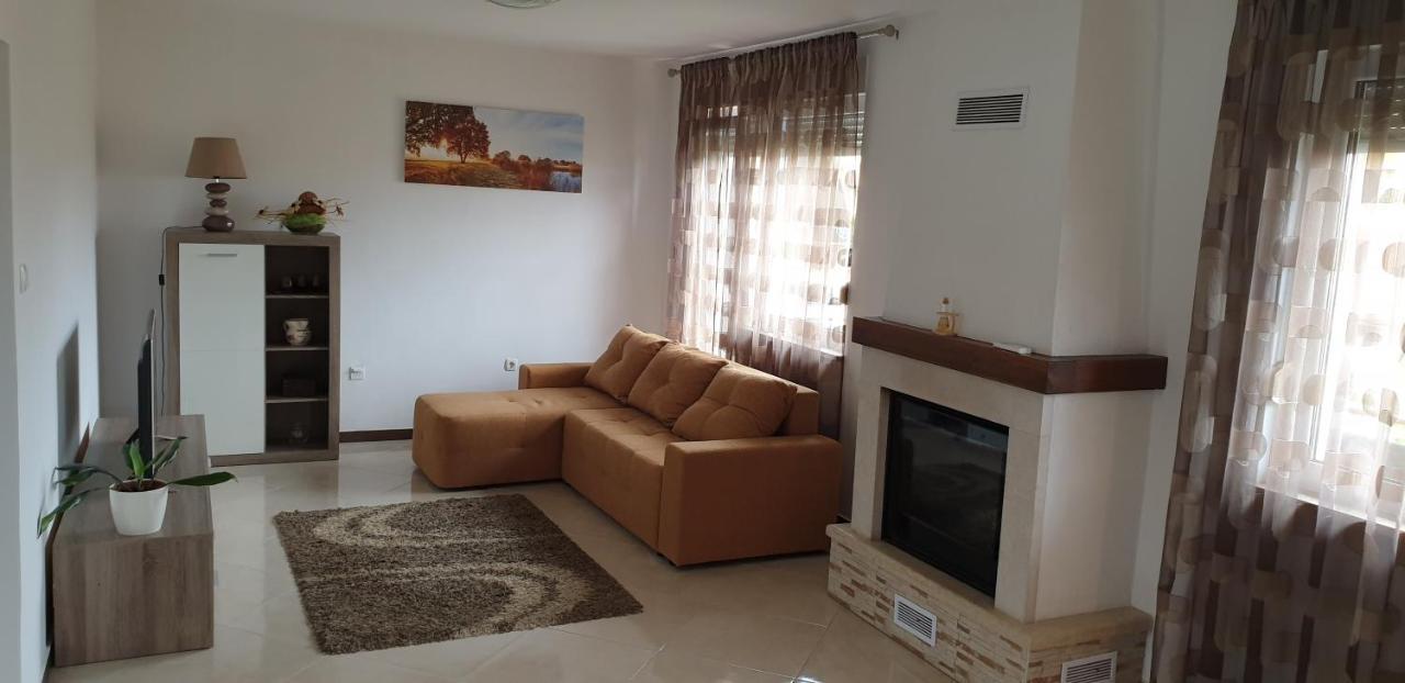 Apartman Lena Pula Bagian luar foto
